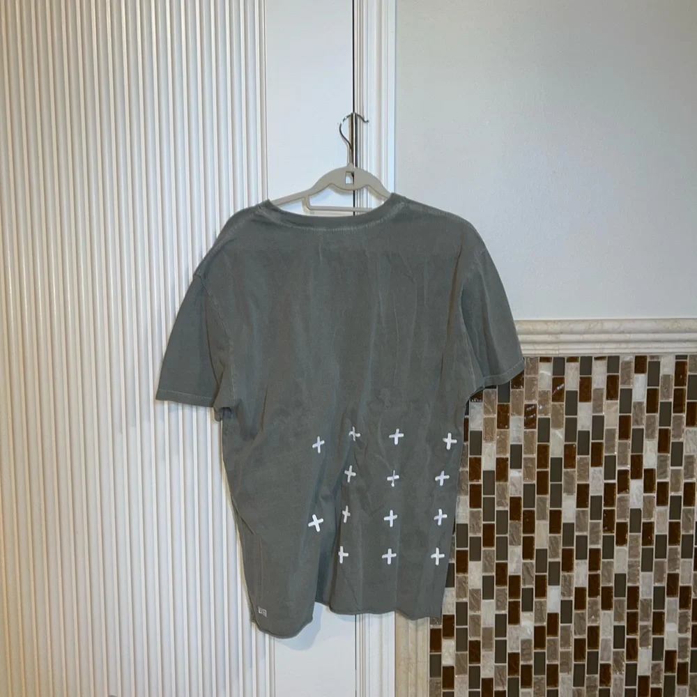 Authentic Men’s Supreme Shirt - Picture 2 of 5